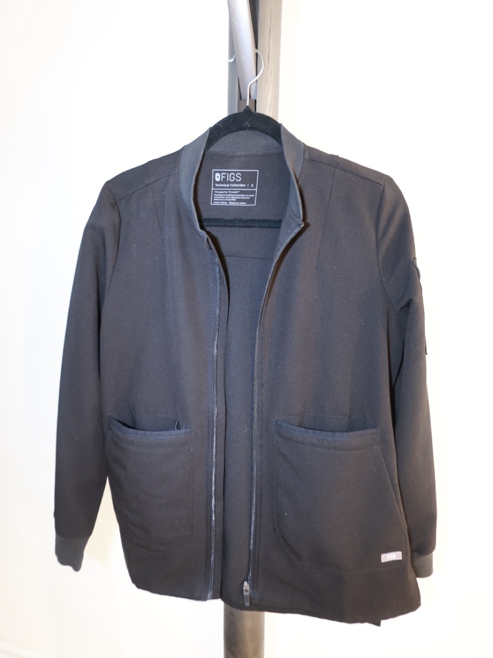 FIGS Men's Black Lightweight Zip Jacket